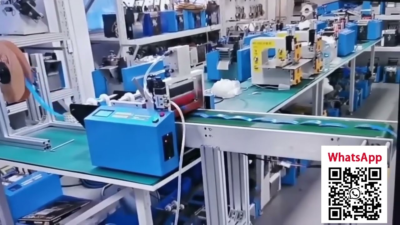传送带工厂现场：皮带切割机高效作业视频