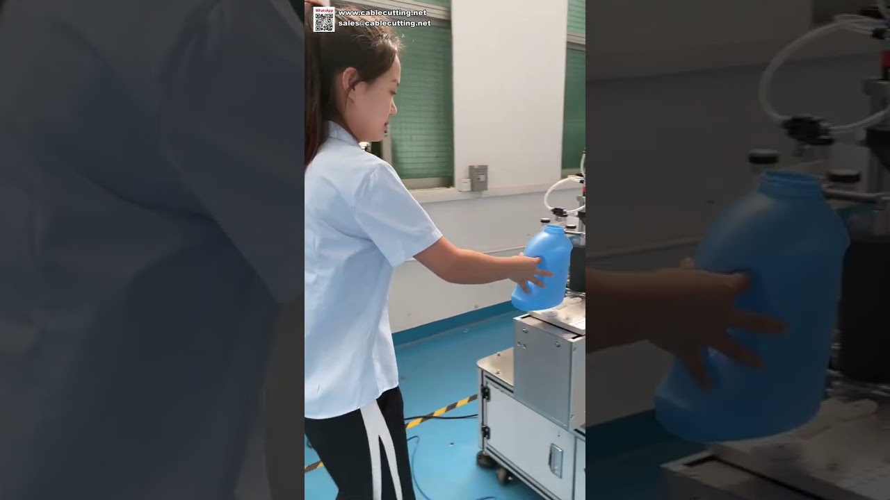 洗衣液瓶双面贴标机，自动前后标签贴标机